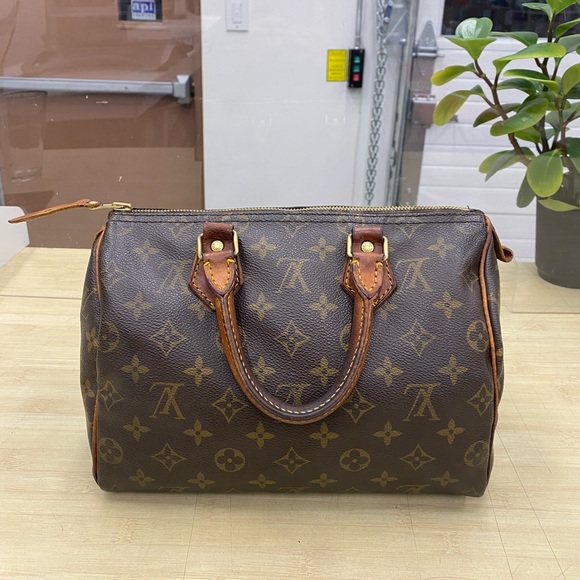 ✨SOLD✨AUTHENTIC LV SPEEDY 25 MONOGRAM✨ - Picture 3 of 13